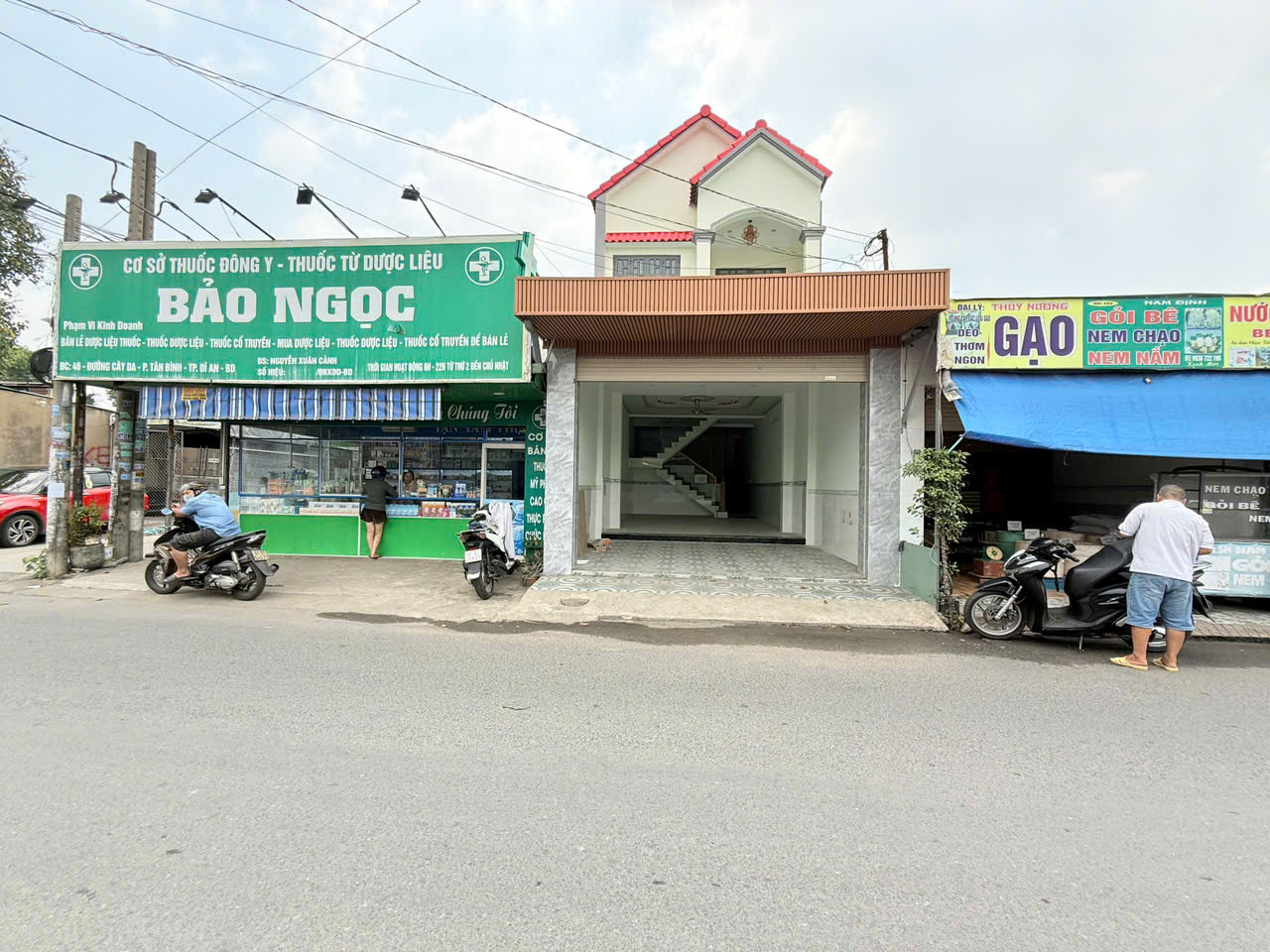 nhà mặt tiền chợ dĩ an